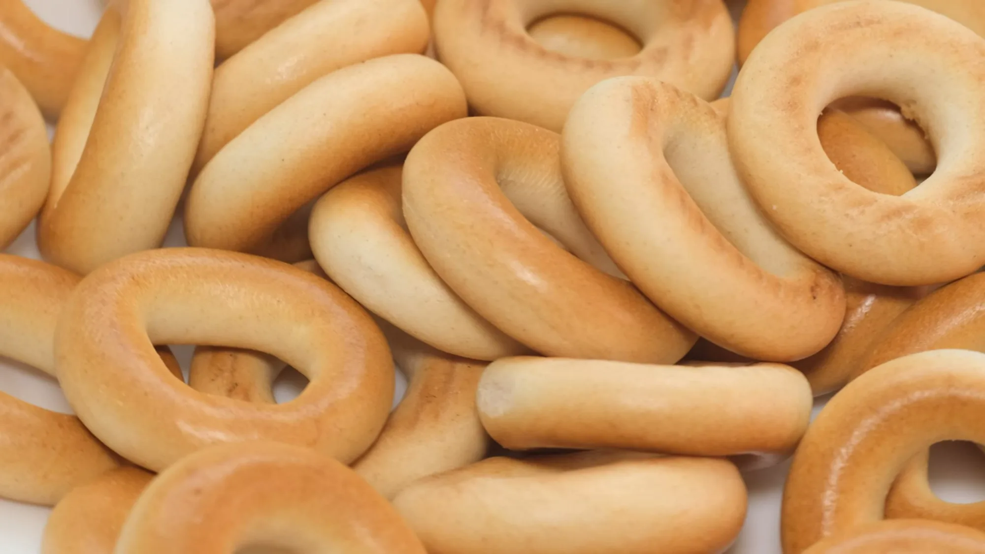 A tray of fresh golden bagels